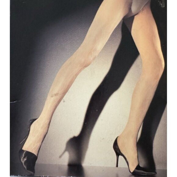 Wolford Giorgio Armani 20 den Textured Tights Size: Medium Color: Sabbia 18441 - Picture 2 of 7